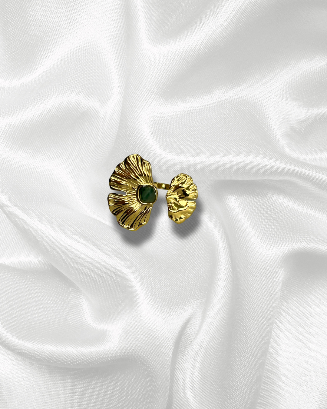 Albane | Bague dorée feuilles et pierre