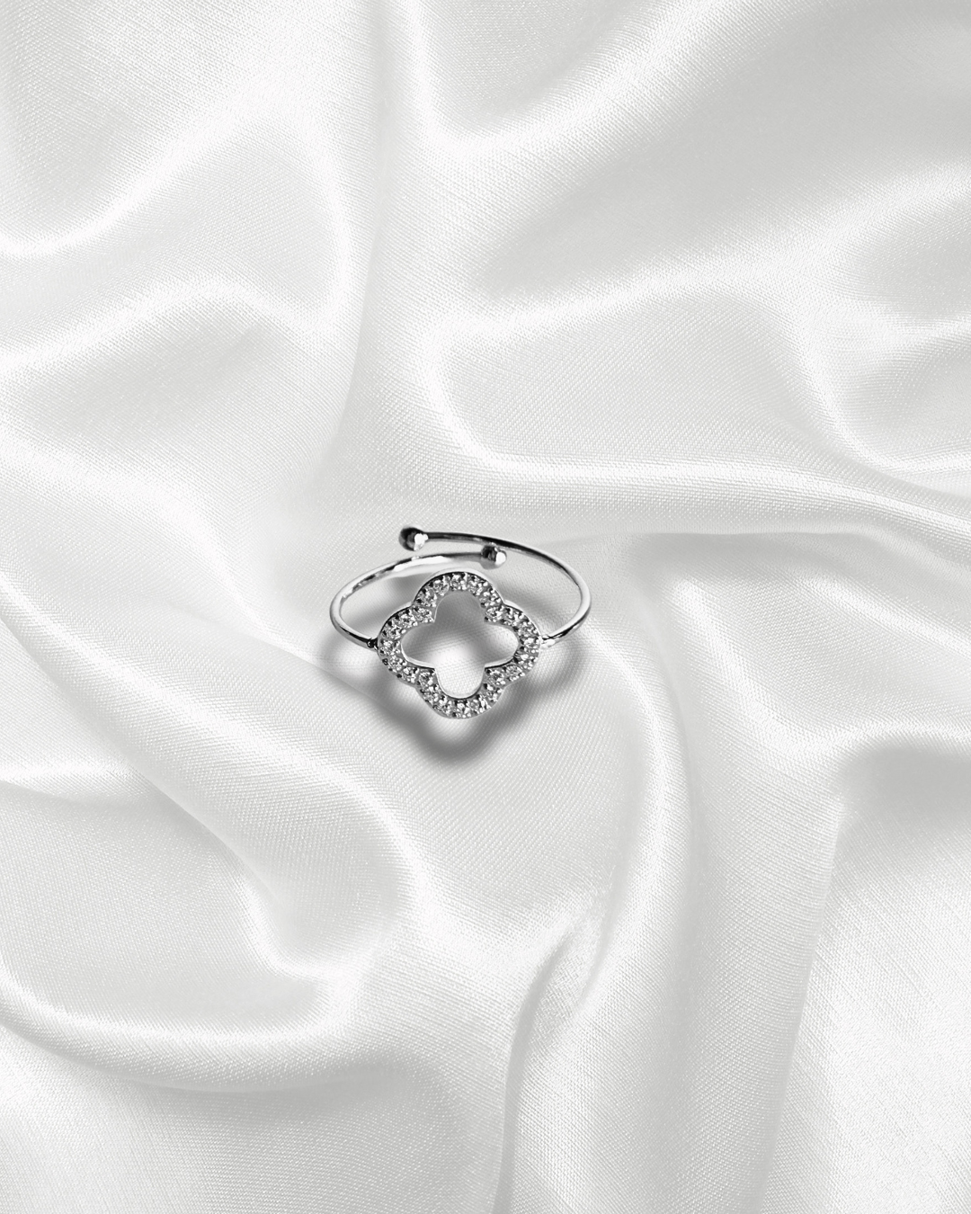 Elia | Bague trèfle et strass