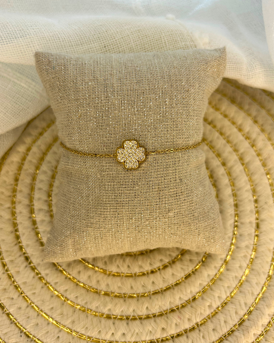 Yamina | Bracelet doré et pendentif trèfle