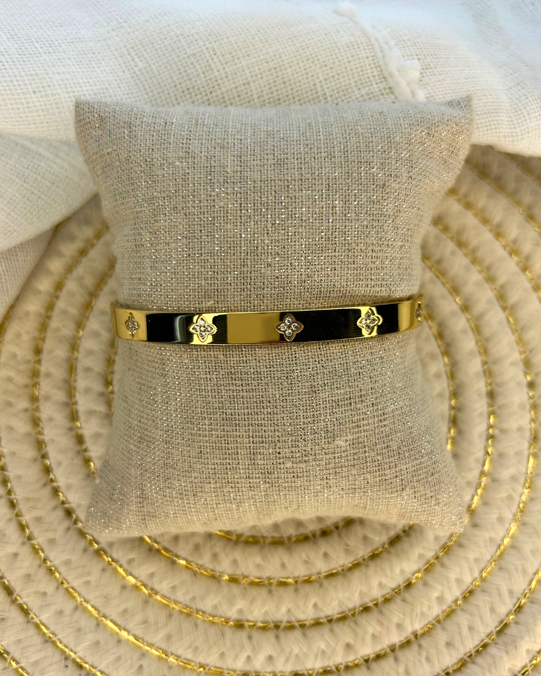 Chloé | Jonc doré et étoiles scintillantes