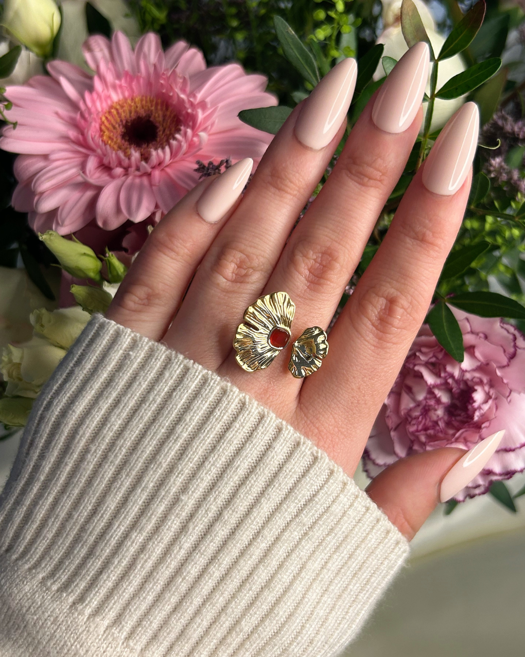 Albane | Bague dorée feuilles et pierre