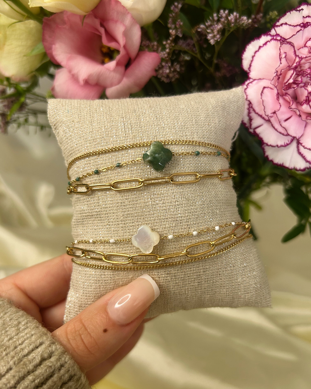 Nadra | Bracelet multi-rangs doré avec pierre naturelle
