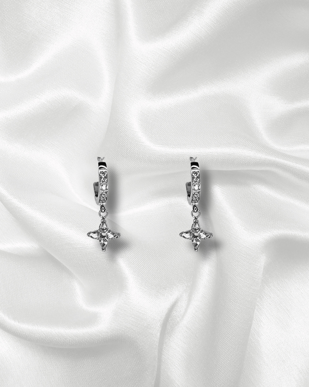 Celeste | Boucles d'oreilles pendantes strass et étoile