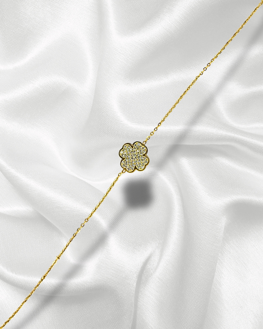 Yamina | Bracelet doré et pendentif trèfle