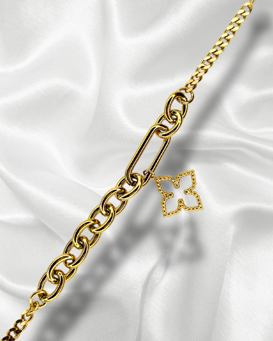 Inaya | Bracelet doré pendentif trèfle