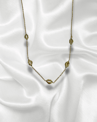 Bisous | Collier doré et pendentifs lèvres