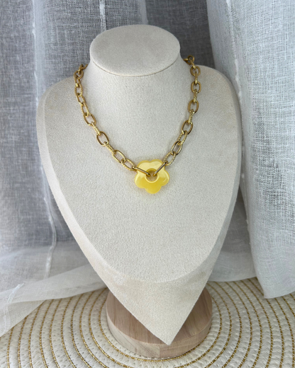 Nesrine | Collier doré et fleur