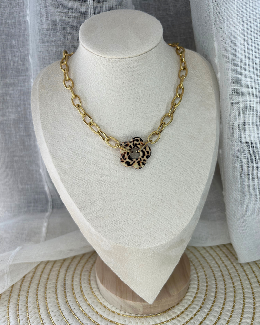 Nesrine | Collier doré et fleur léopard
