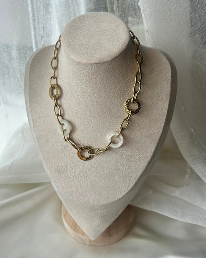 Alézia | Collier à maillons dorés et anneaux texturés