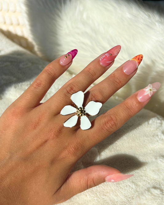 Jasmina | Bague dorée et fleur blanche