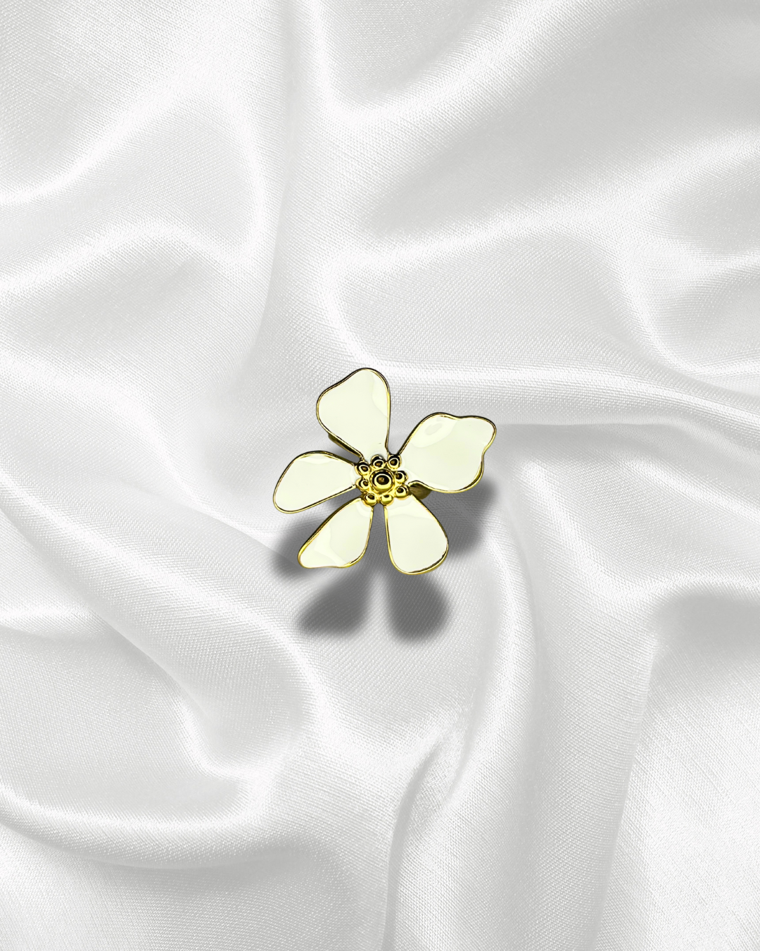 Jasmina | Bague dorée et fleur blanche