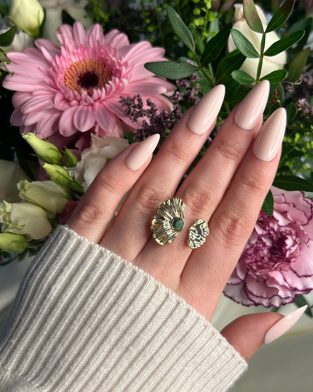 Albane | Bague dorée feuilles et pierre