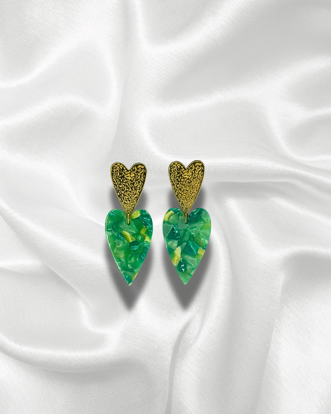 Calypso | Boucles d’oreilles dorées avec cœurs pendants