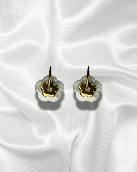 Bloomy | Boucles d'oreilles avec fleurs en résine